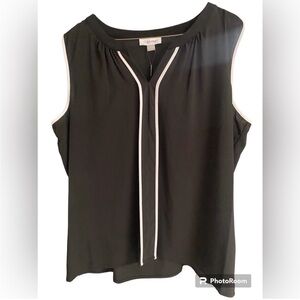 Calvin Klein Black sleeveless shell with white stitched piping 🖤🤍🖤🤍